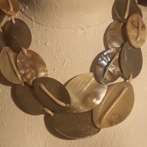 NWT Jules B Elegant Shell Necklace